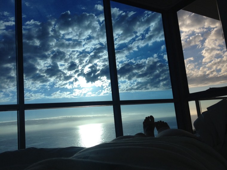 Красивый вид из окна на море Эстетика