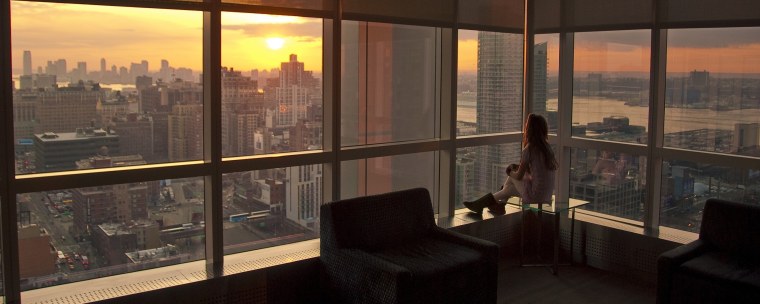 Город через окно