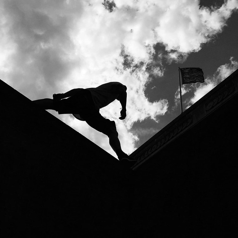 Парень паркур