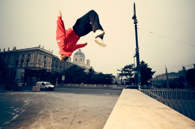 Человек паркурист