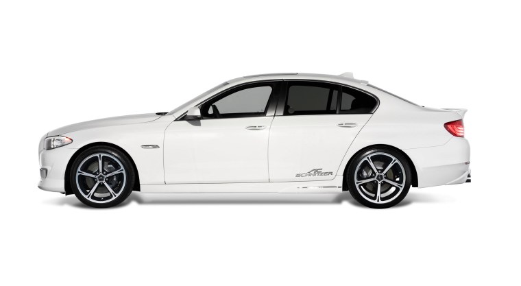 BMW сбоку на белом