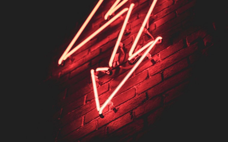 Красная неоновая молния