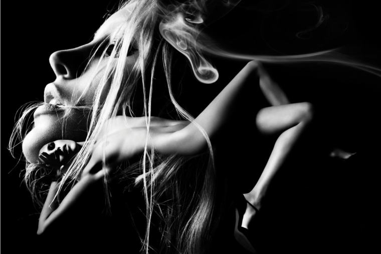 Страсть девушка черно белое