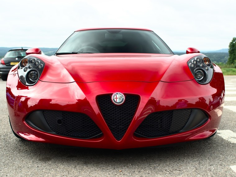 Альфа Ромео машина