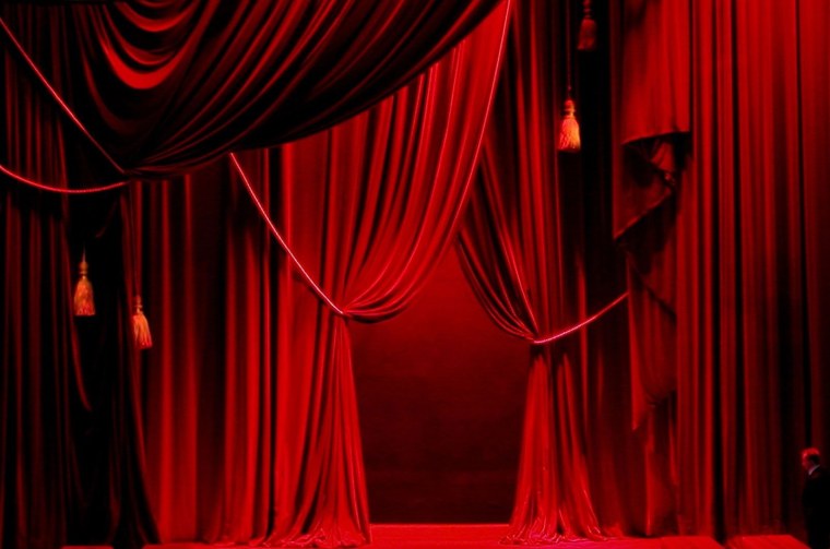 Сцена театр занавес Мулен Руж
