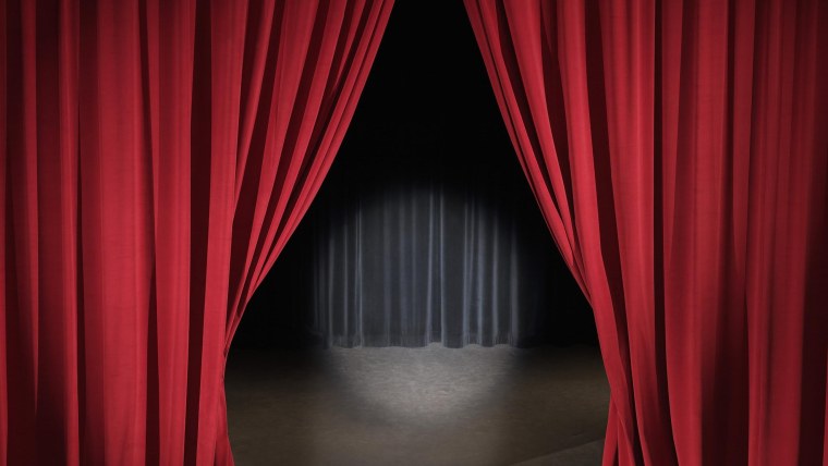 Занавес раскрывается