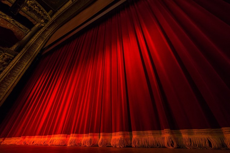 Закрытый занавес