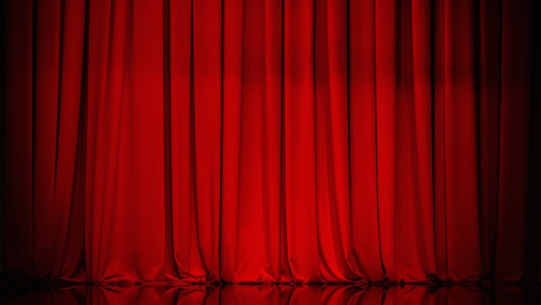 Красные занавески