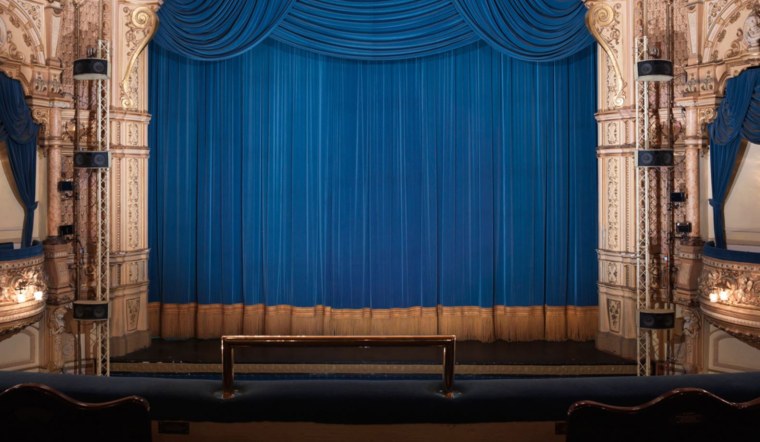 Театральные кулисы