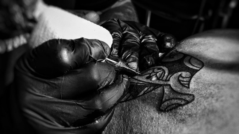 Тату на лице девушки