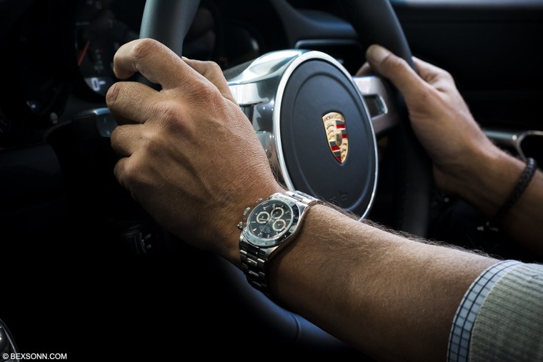 Дорогие часы на руке