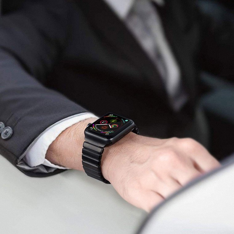 Мужчина с часами на руке