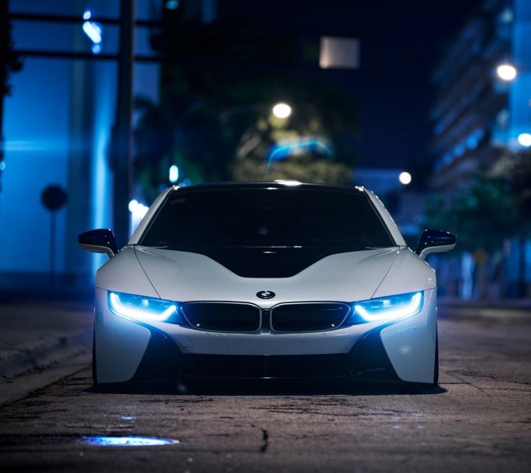 BMW i8 неон белая