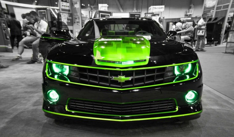 Черно-зеленая Камаро Шевроле