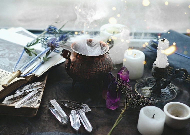 Аниме ведьмочка Хэллоуин