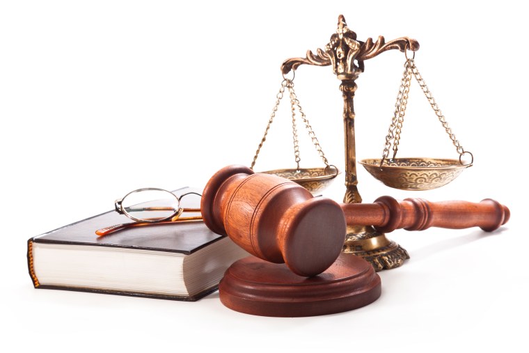 Суд на белом фоне