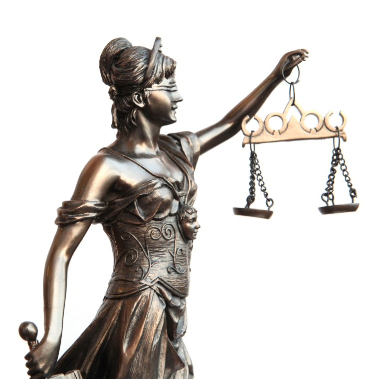 Правосудие на прозрачном фоне