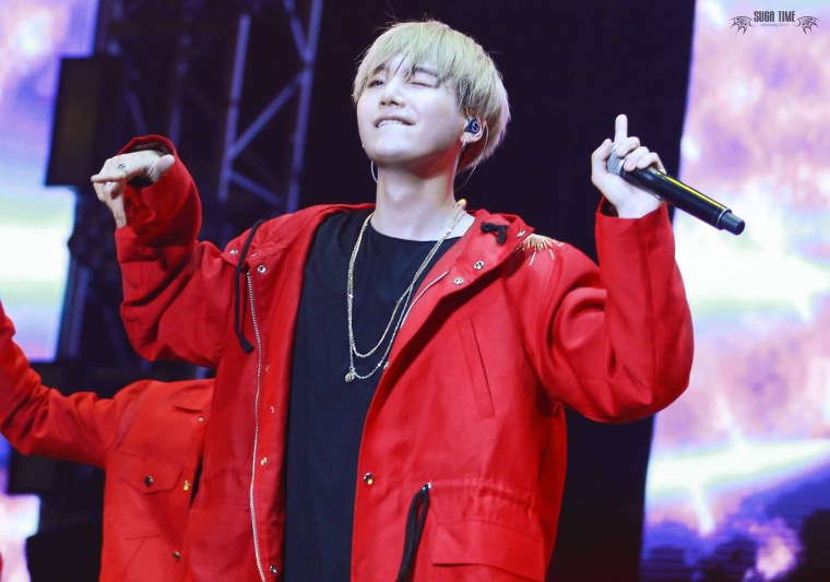 БТС Шуга красный