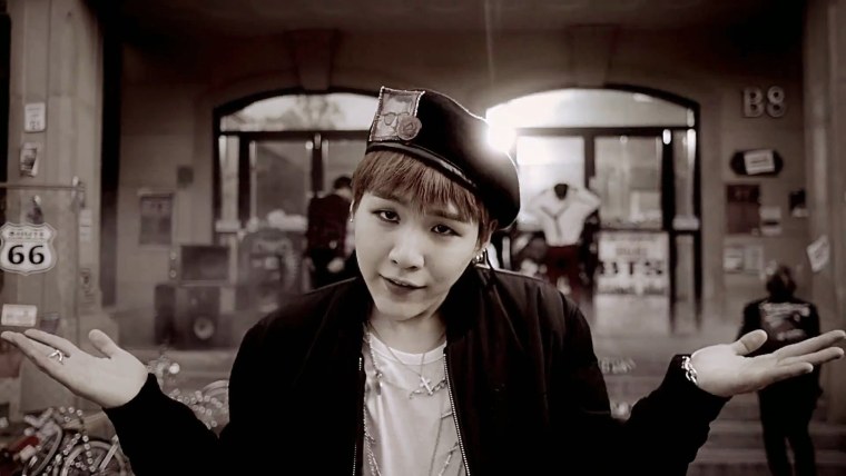 БТС Шуга 1920