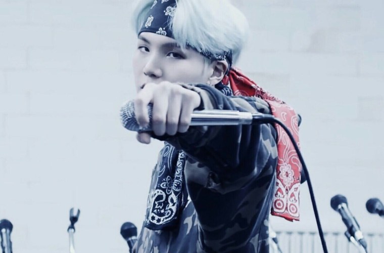 Микрофон Шуги из БТС