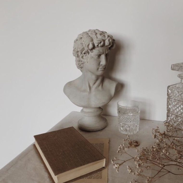 Эстетика бежевого скульптура