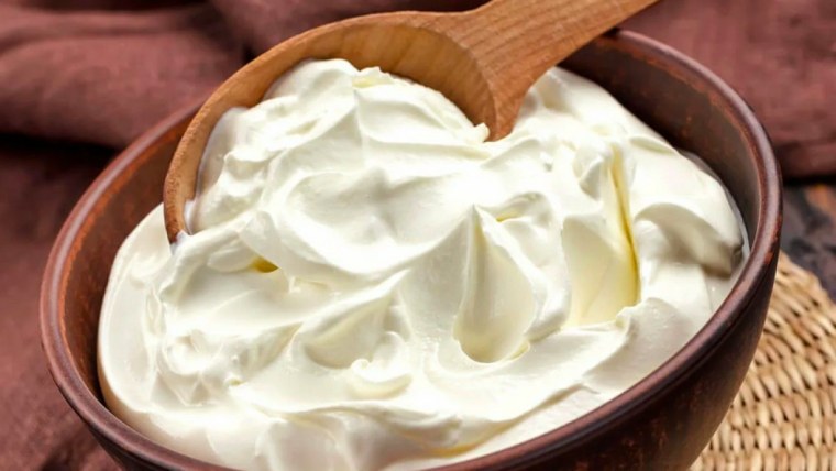 Фрукты со взбитыми сливками