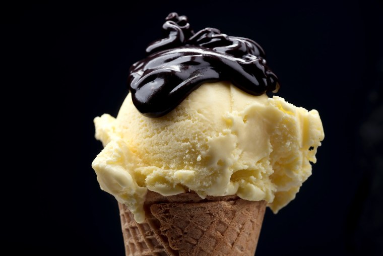 Красивое мороженое в рожке