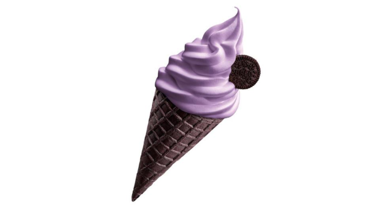 Фиолетовое мороженое в рожке