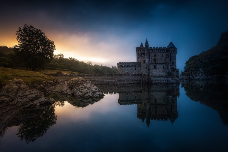 Польша туманное озеро замок