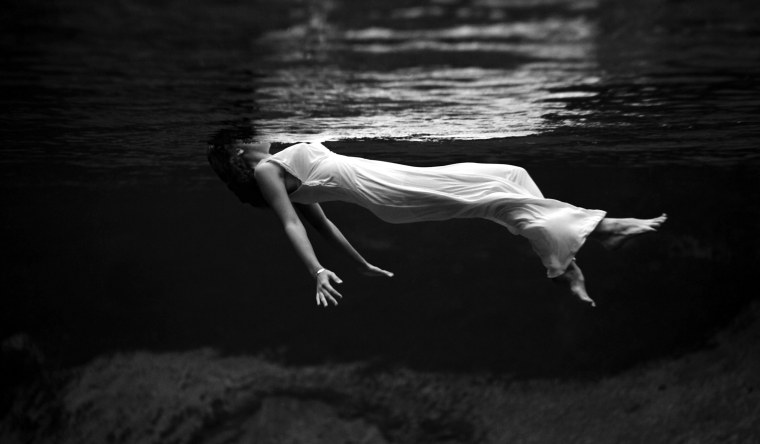 Эстетика мокрого тела девушки