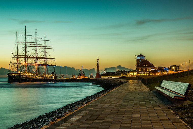 Корабль у причала