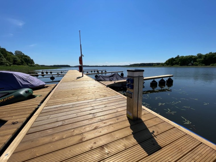 Берег с причалом