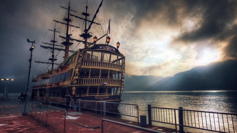 Корабль у причала