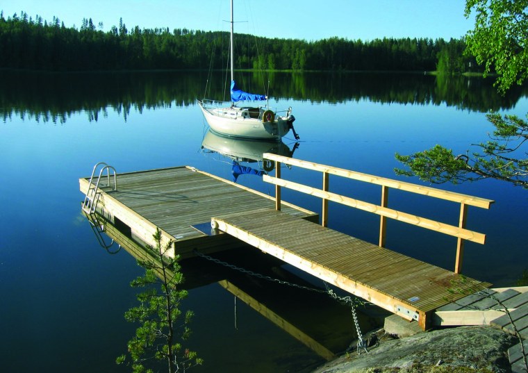 Лодка у причала