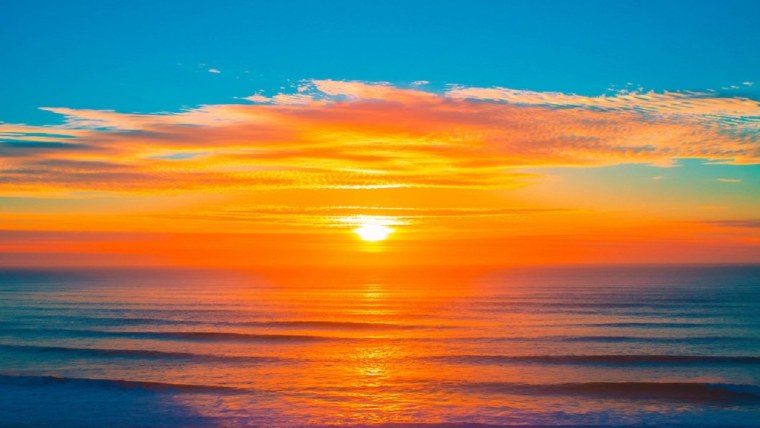 Рассвет над морем