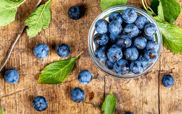 Черника на столе