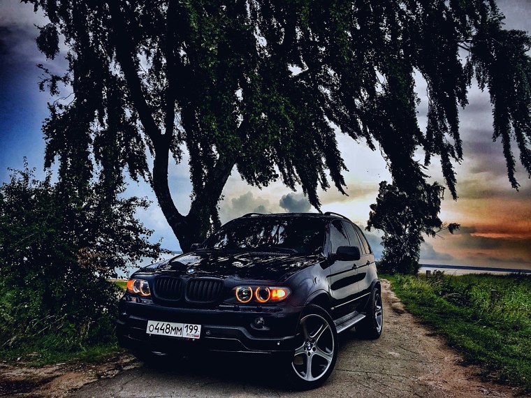 БМВ Икс 5 е 53