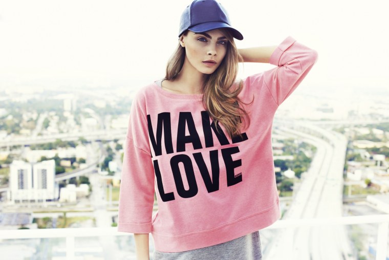 Брюнетка в шапке рисунок