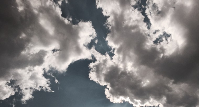 Серо белое небо