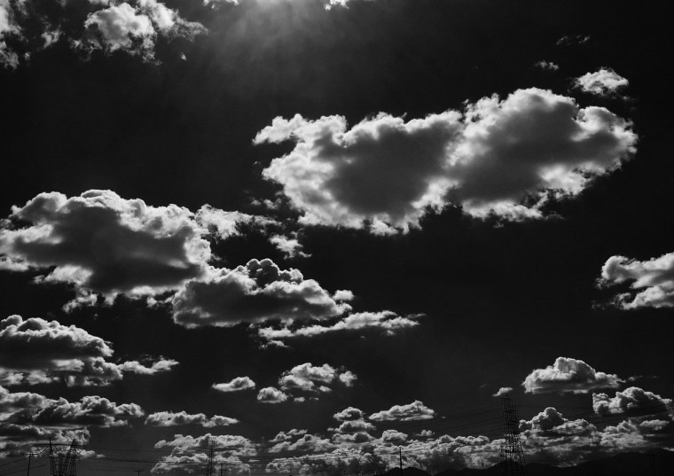 Шторм на море в черно-белом