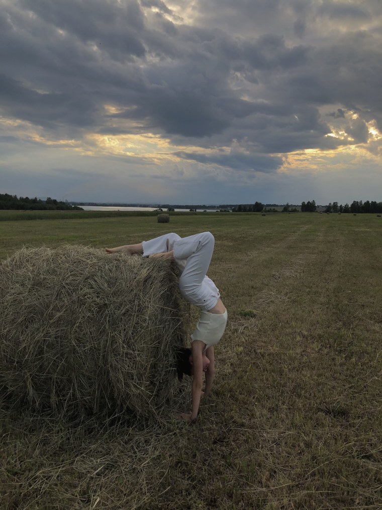 Девушка в поле Эстетика