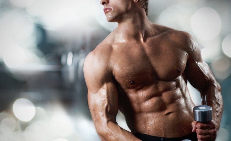 Мужской торс на черном фоне