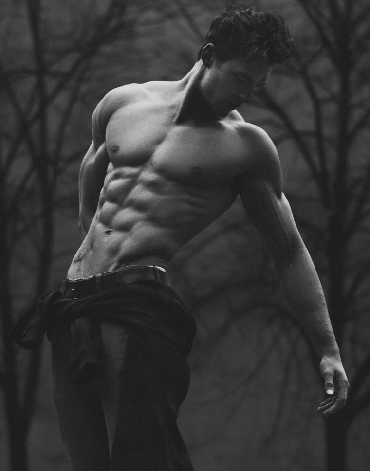 Мужчины с кубиками на животе голые