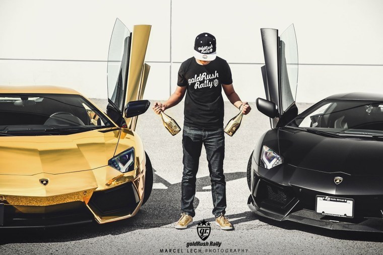 Мужчина в дорогой машине