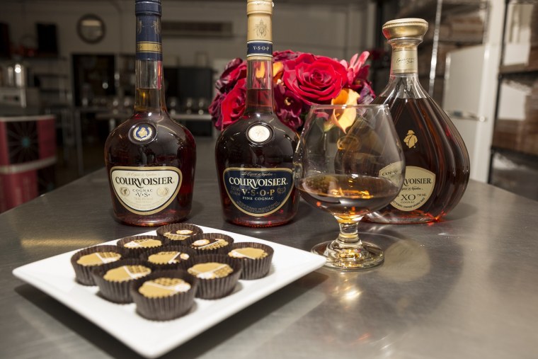 Фото коньяка на столе