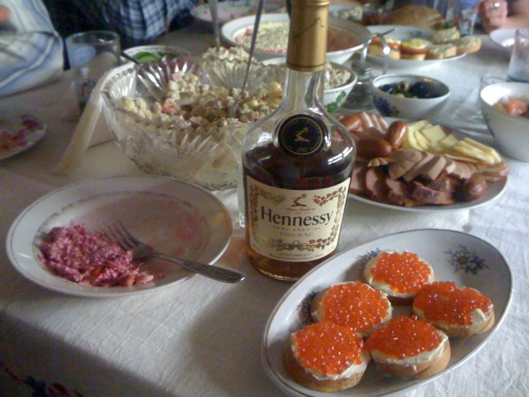 Праздничный стол с коньяком
