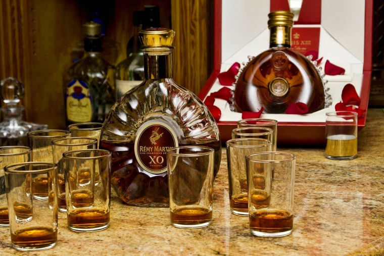 Праздничный стол с коньяком