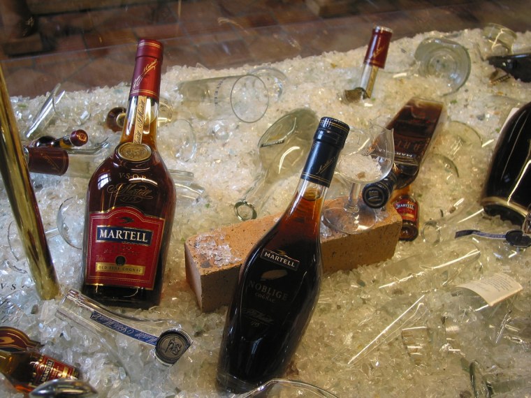 Бутылка на столе