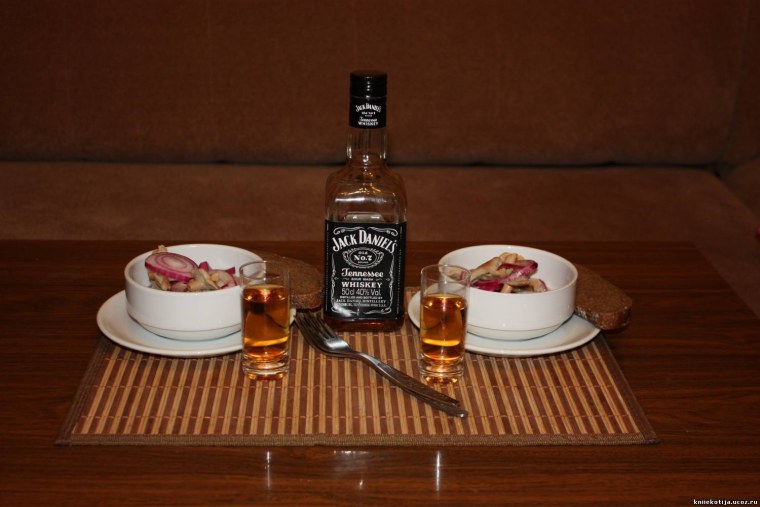 Виски на столе
