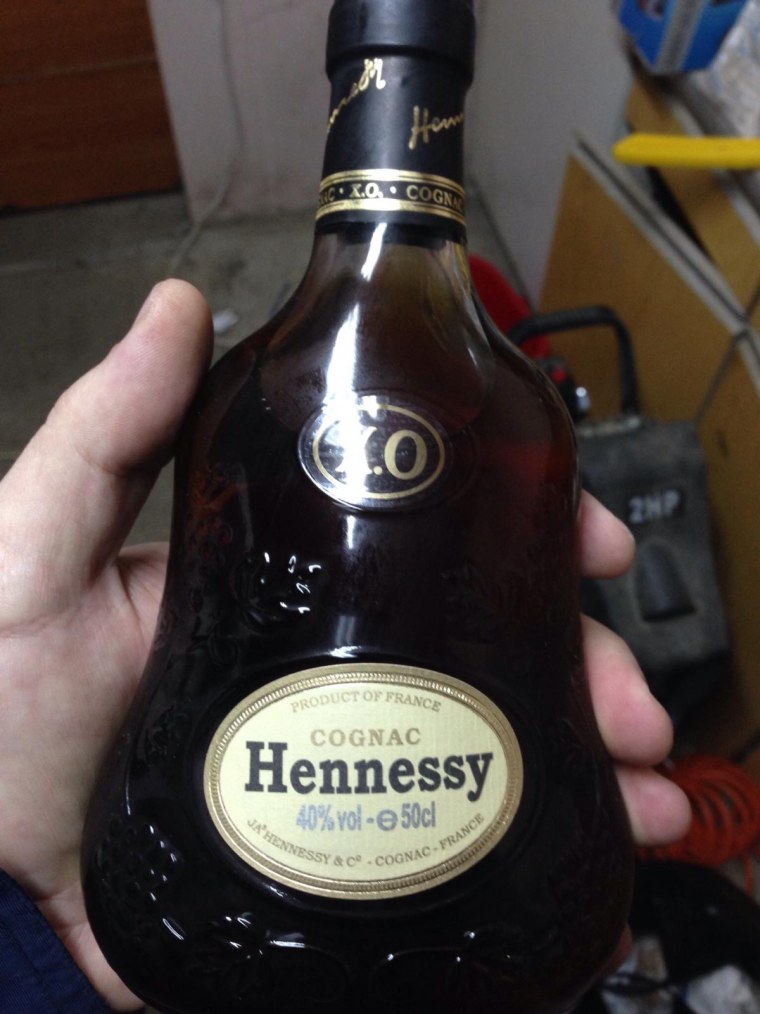 Виски на столе и трубка